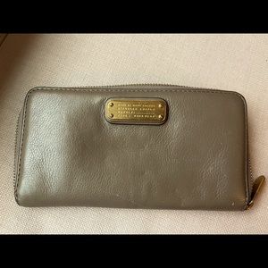 Marc jacobs wallet taupe